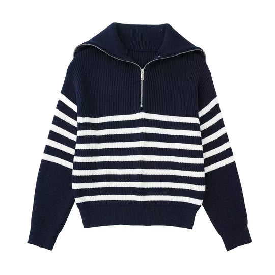Gestreifter Strickpullover mit Reißverschluss und Kragen