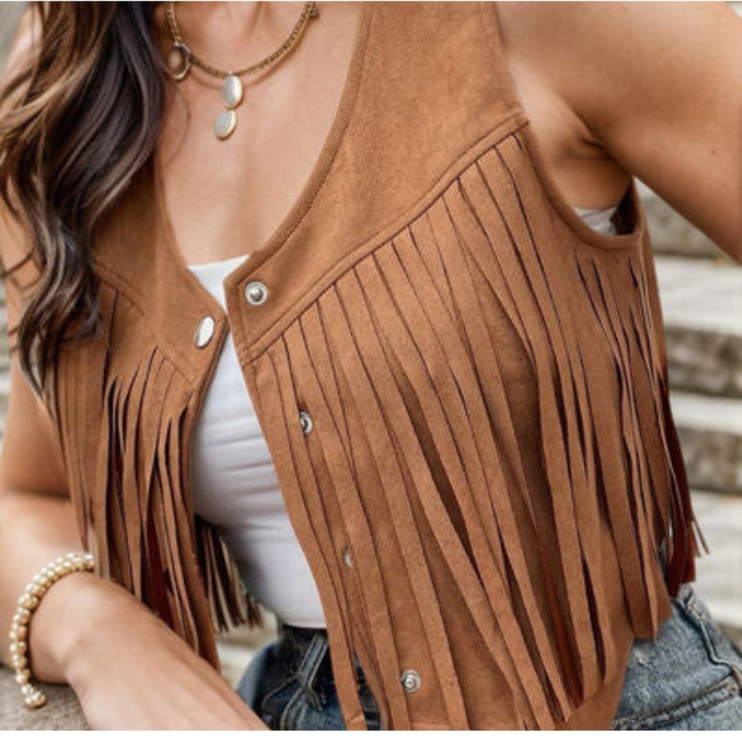 Shopnory | Wildleder-Weste mit Fransen und Knopfdetail