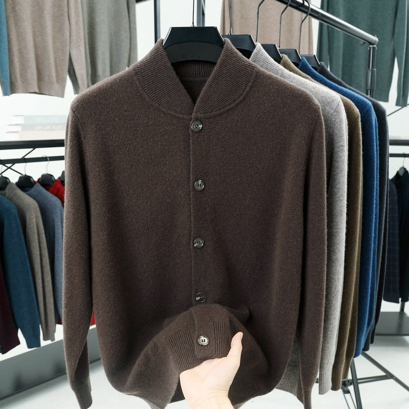 Herren-Strickjacke mit Stehkragen und Knöpfen