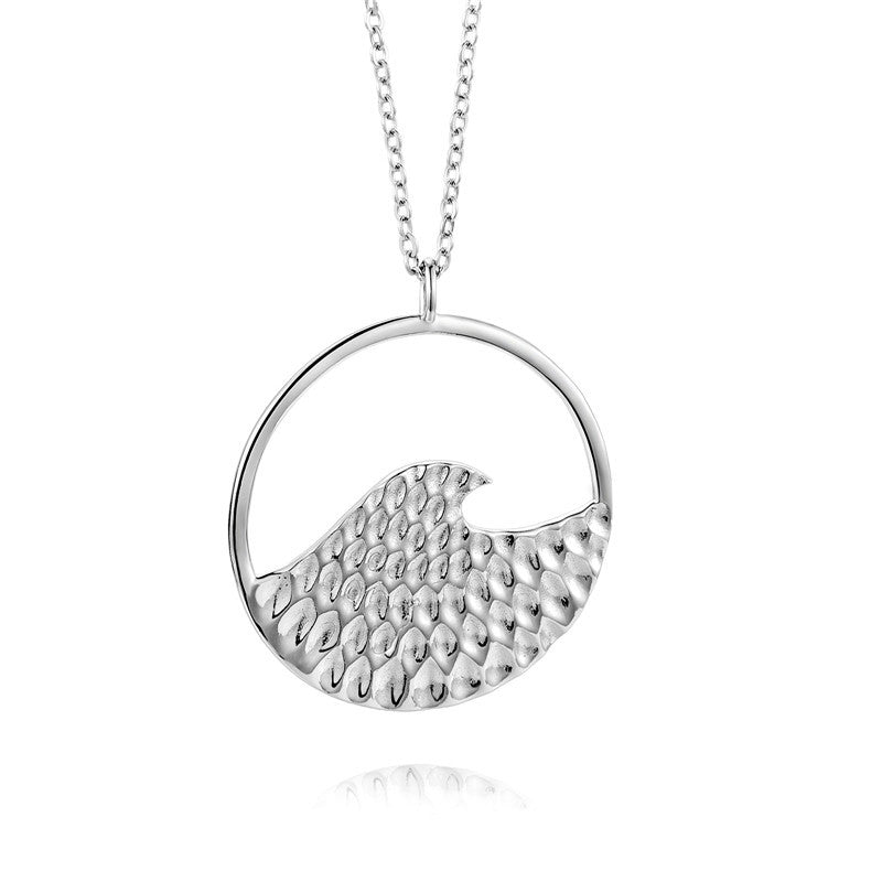 Damen Halskette mit wellenförmigem Anhänger und kunstvollem Design Shop Nory