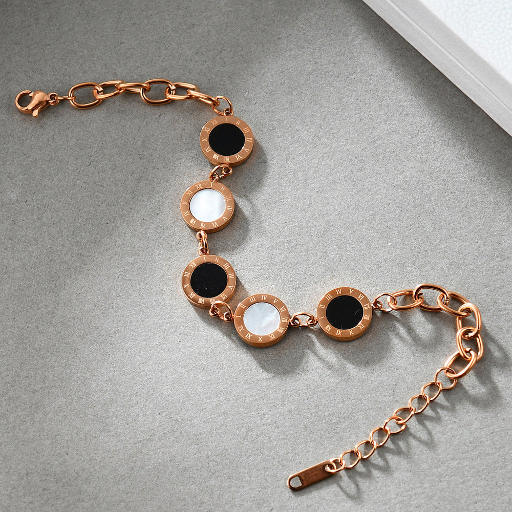 Damen Armband mit eleganten Plättchen und luxuriösem Kettenverschluss Shop Nory