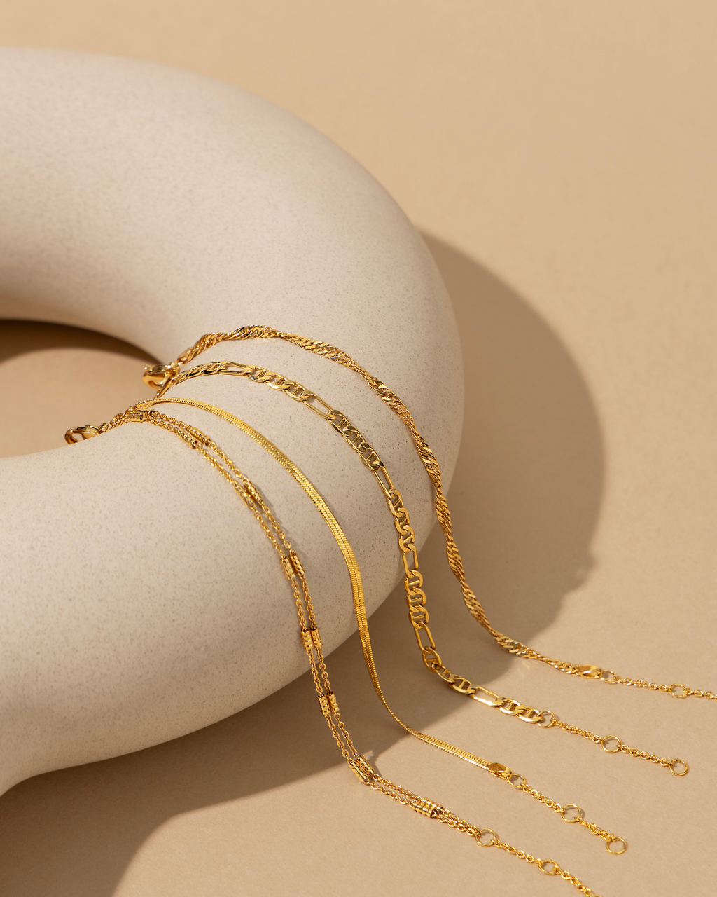 Klassisches Nyssa Minimalistisches Goldkettearmband | Shop Nory