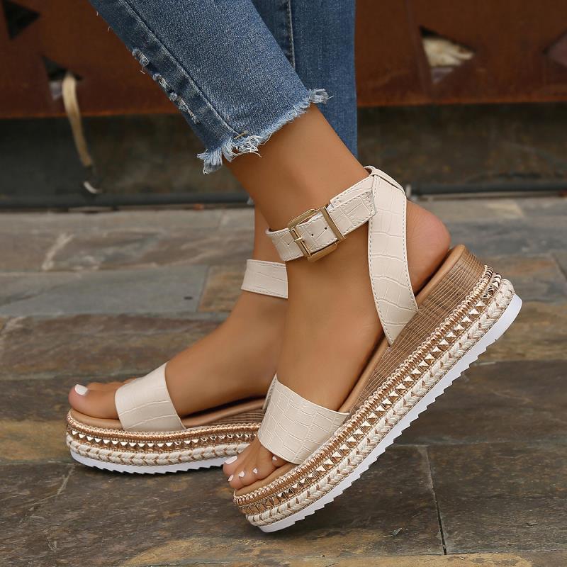 Sommer Sandalen mit Schnallenriemen und Plateau