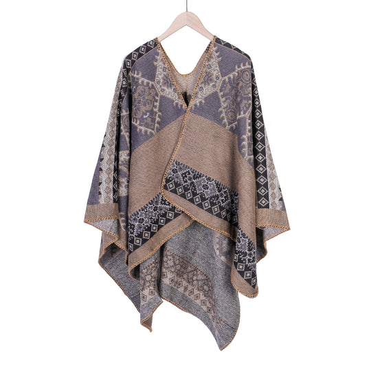 Damen Oversize-Ruana-Poncho aus Jacquardgewebe mit asymmetrischem Zipfelrand und ornamentaler Bordüre Shop Nory