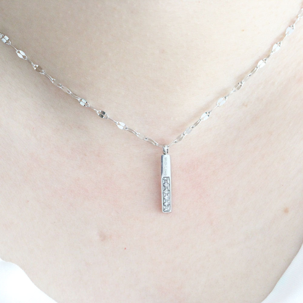 Damen Halskette mit filigranem Anhänger und funkelndem Kristallbesatz Shop Nory