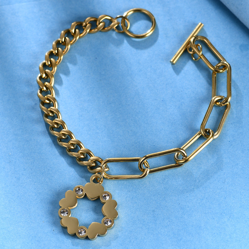 Damen Armband mit elegantem Herzanhänger und funkelnden Zirkonia Shop Nory