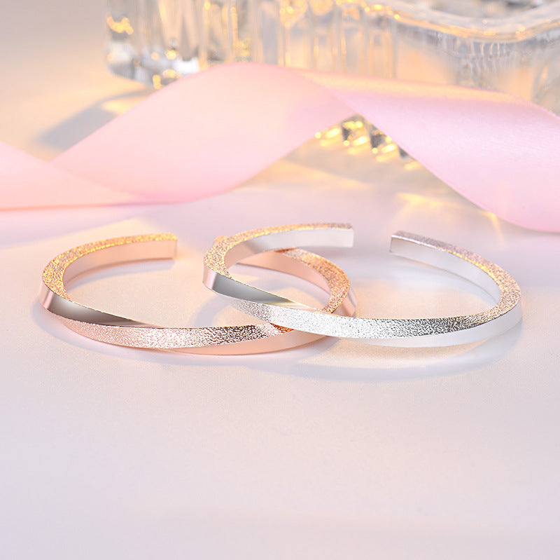 Damen Offenes Armreif mit modernem, strukturiertem Design Shop Nory