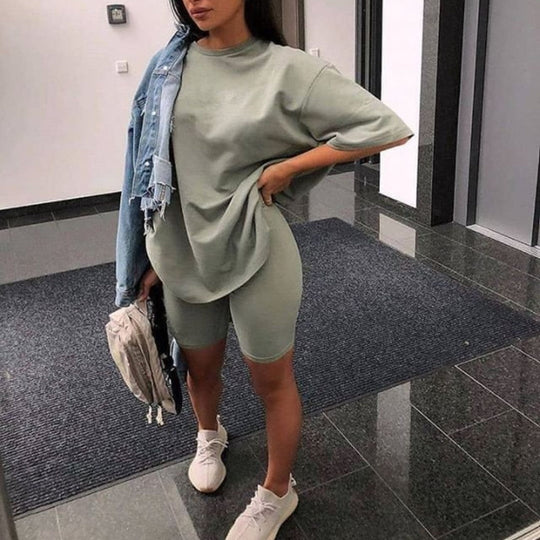 Damen Sportliches Zweiteiliges Set mit T-Shirt und Shorts