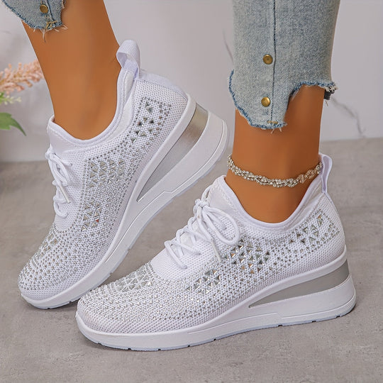 Elegante Sneakers mit Strasssteinen