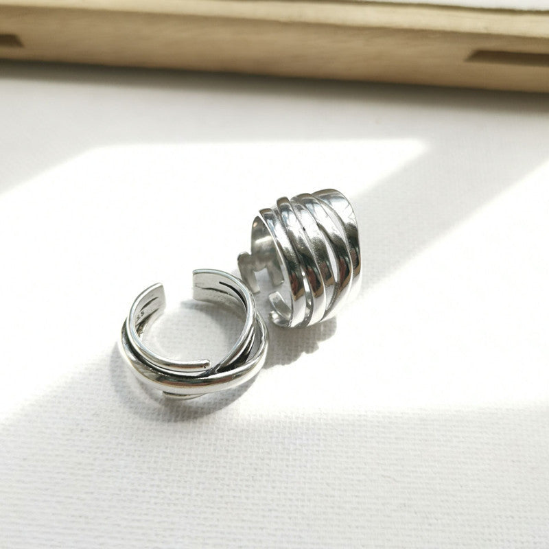 Damenring mit geschwungenem, modernem Design Shop Nory