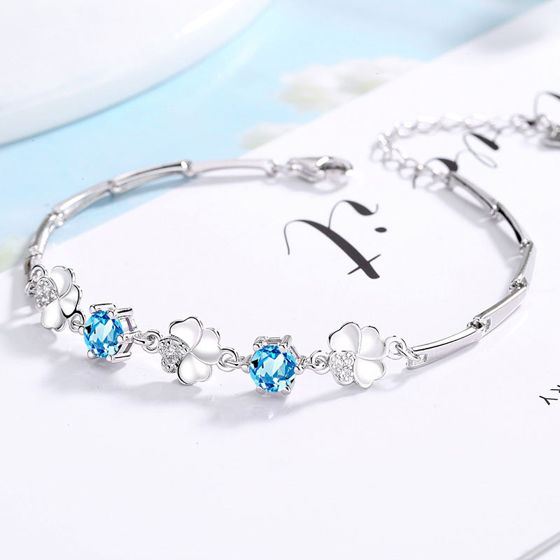 Damen Armband mit floralem Design und funkelnden Zirkonia von Shop Nory