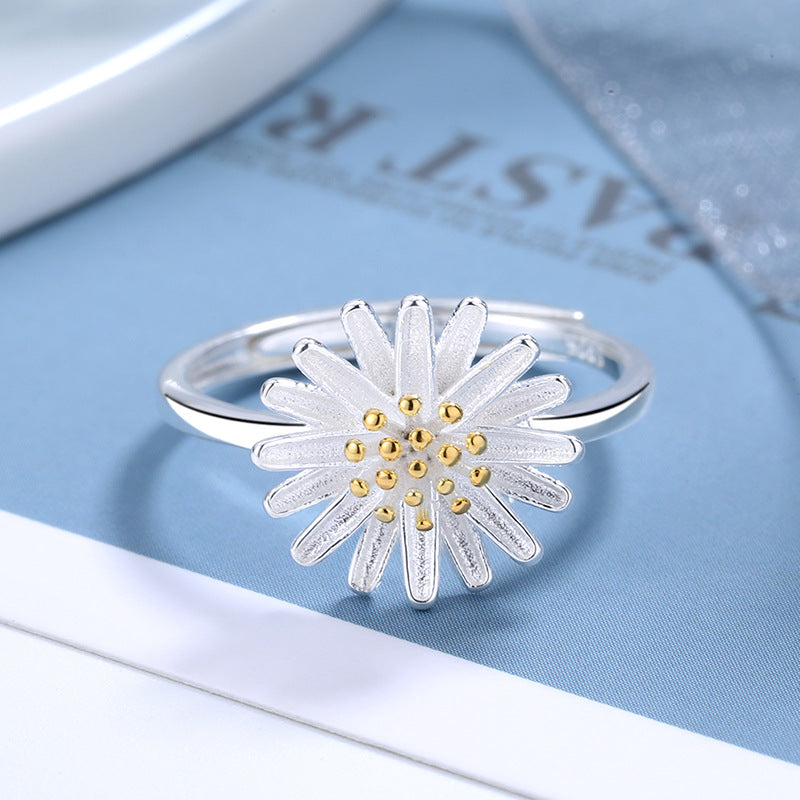 Damen Ring mit filigranem Blumenmotiv und goldenen Akzenten Shop Nory