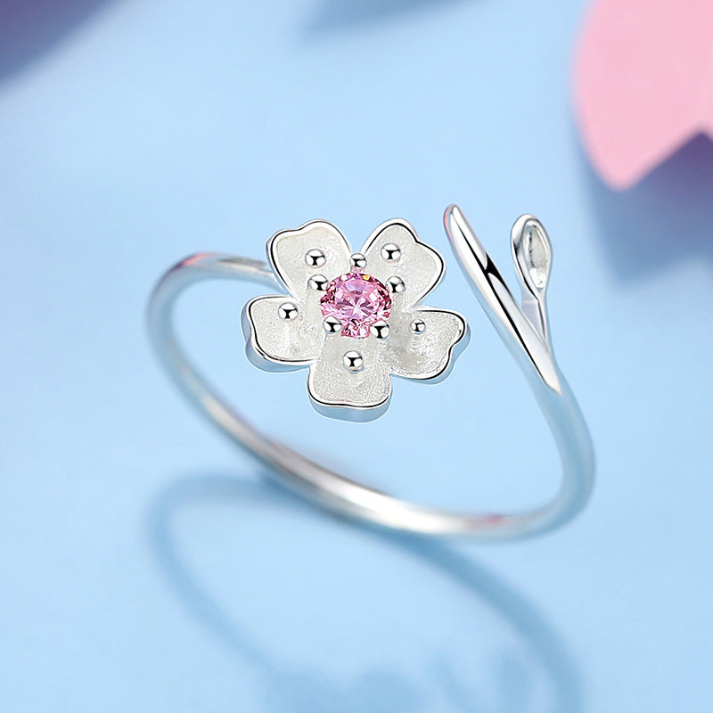 Damenring mit floralen Akzenten und funkelndem Stein Shop Nory