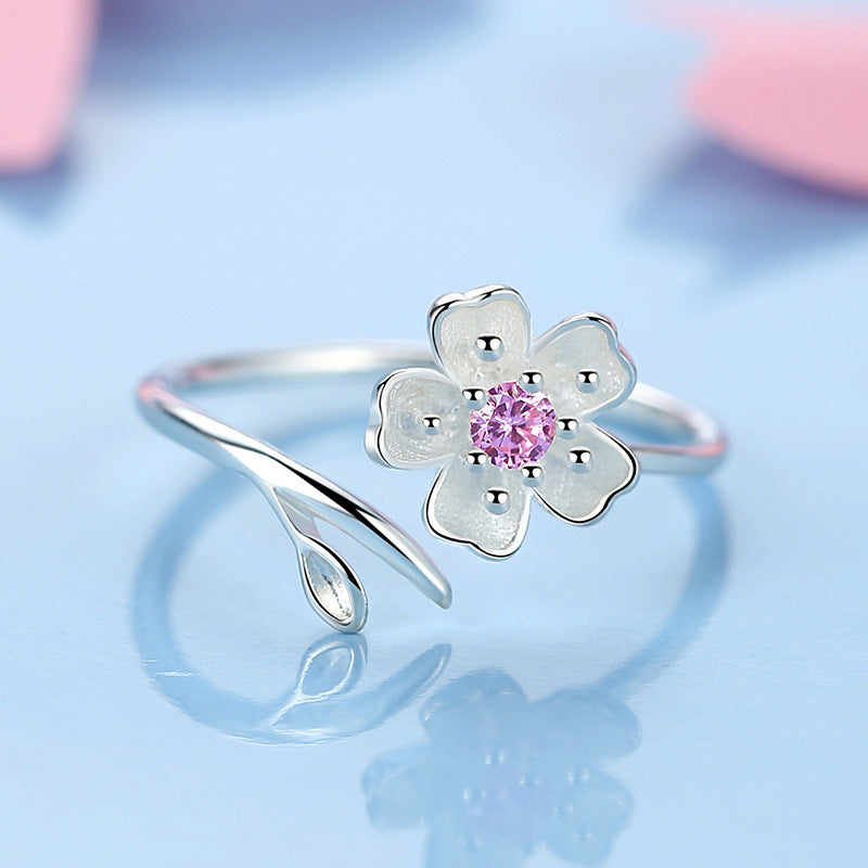 Damenring mit floralen Akzenten und funkelndem Stein Shop Nory