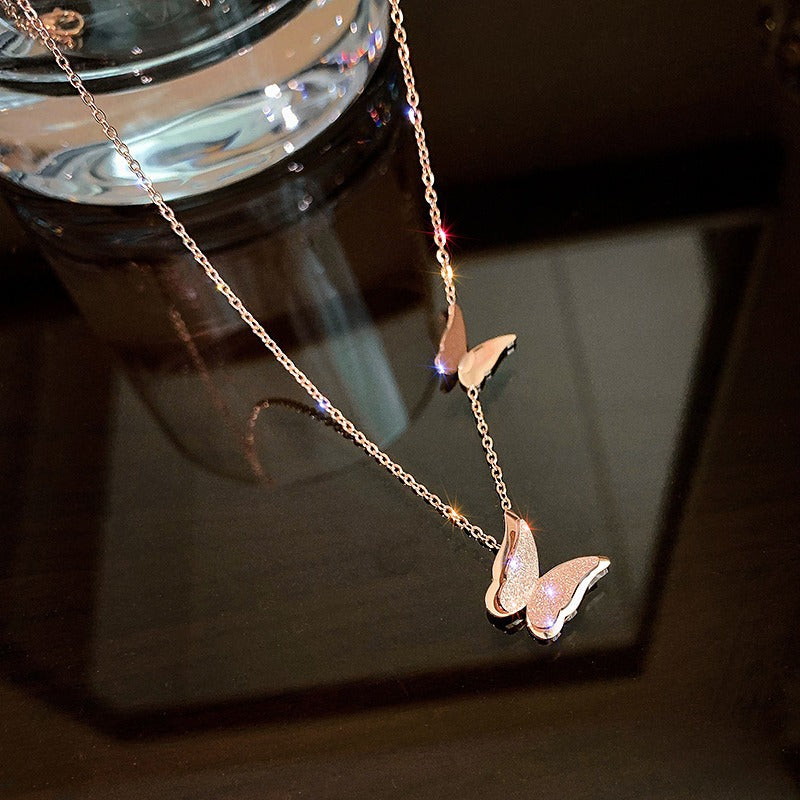 Damen Halskette mit filigranen Schmetterlingsanhängern Shop Nory