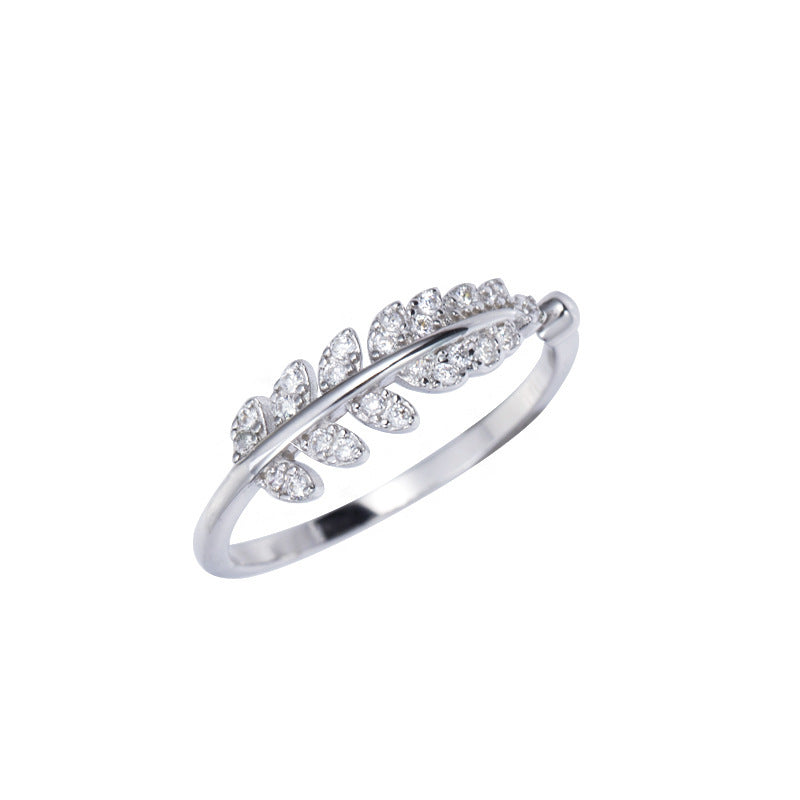Damenring im eleganten Blattdesign mit funkelnden Zirkonia Shop Nory