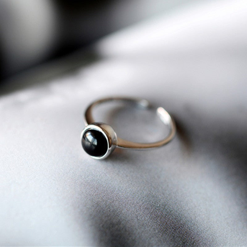 Damenring mit Onyxstein und modernem Design Shop Nory