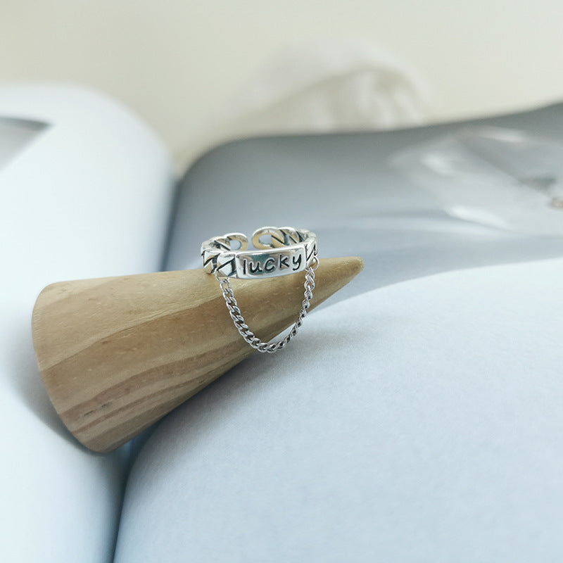 Damenring mit charmantem Schriftzug und modischem Kettendesign Shop Nory