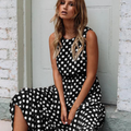 Elegantes Sommerkleid mit Pünktchen