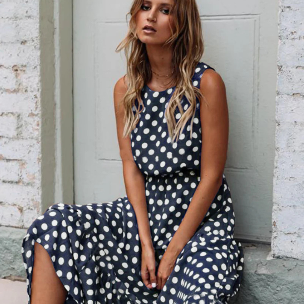 Elegantes Sommerkleid mit Pünktchen