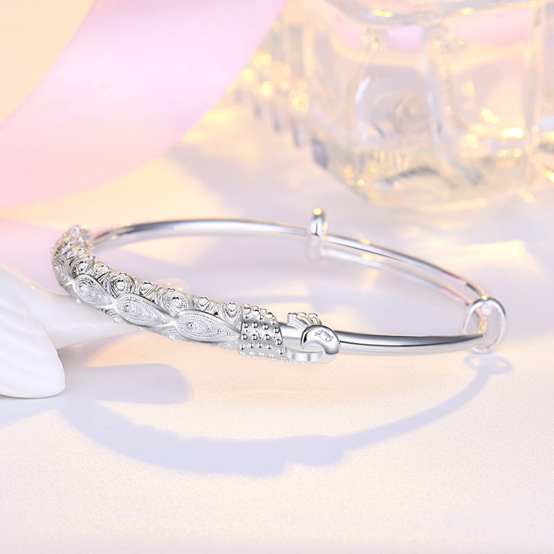 Damen Elegantes Armreif mit kunstvollem Federmotiv Shop Nory