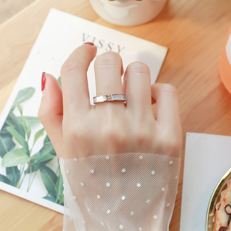 Damen Ring mit funkelnden Zirkonia und modernem Design Shop Nory
