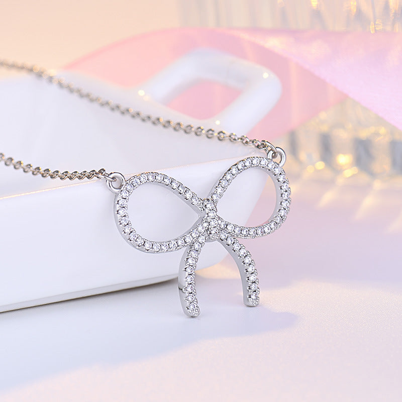 Damen Halskette mit funkelndem Schleifenanhänger und hochwertigem Zirkonia-Besatz Shop Nory