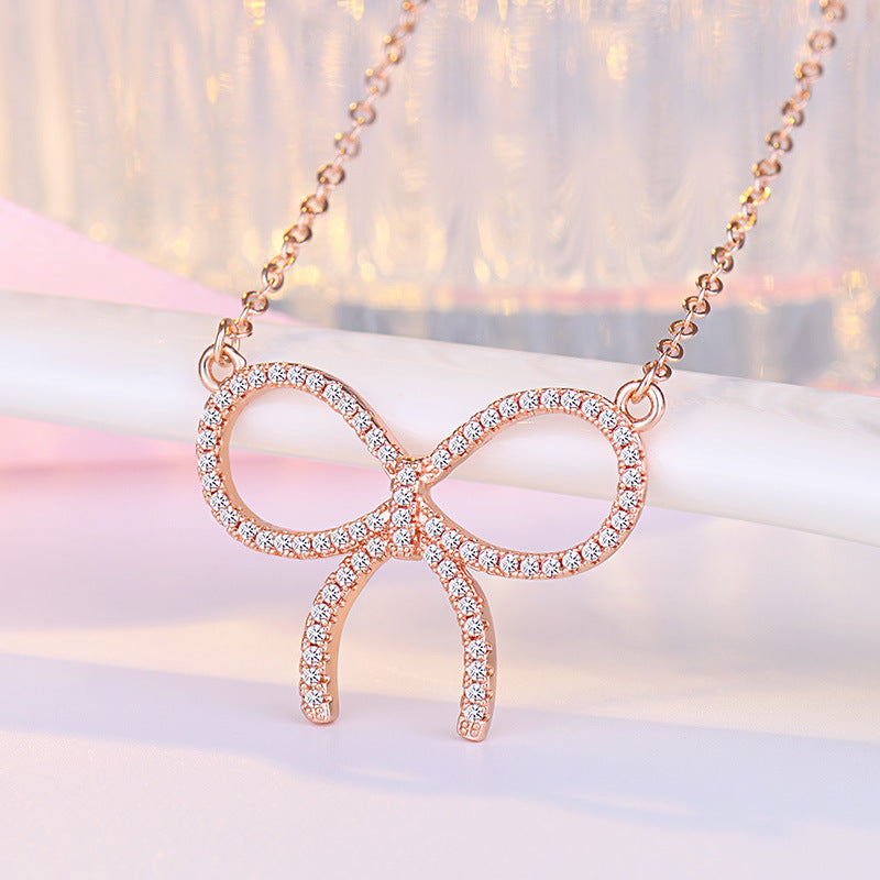 Damen Halskette mit funkelndem Schleifenanhänger und hochwertigem Zirkonia-Besatz Shop Nory