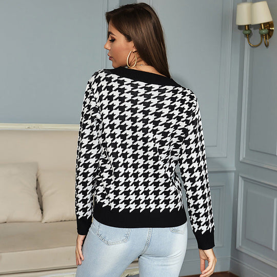 Damen Grobgestrickter Hahnentritt-Pullover mit weitem V‑Ausschnitt und off-shoulder Optik Shop Nory