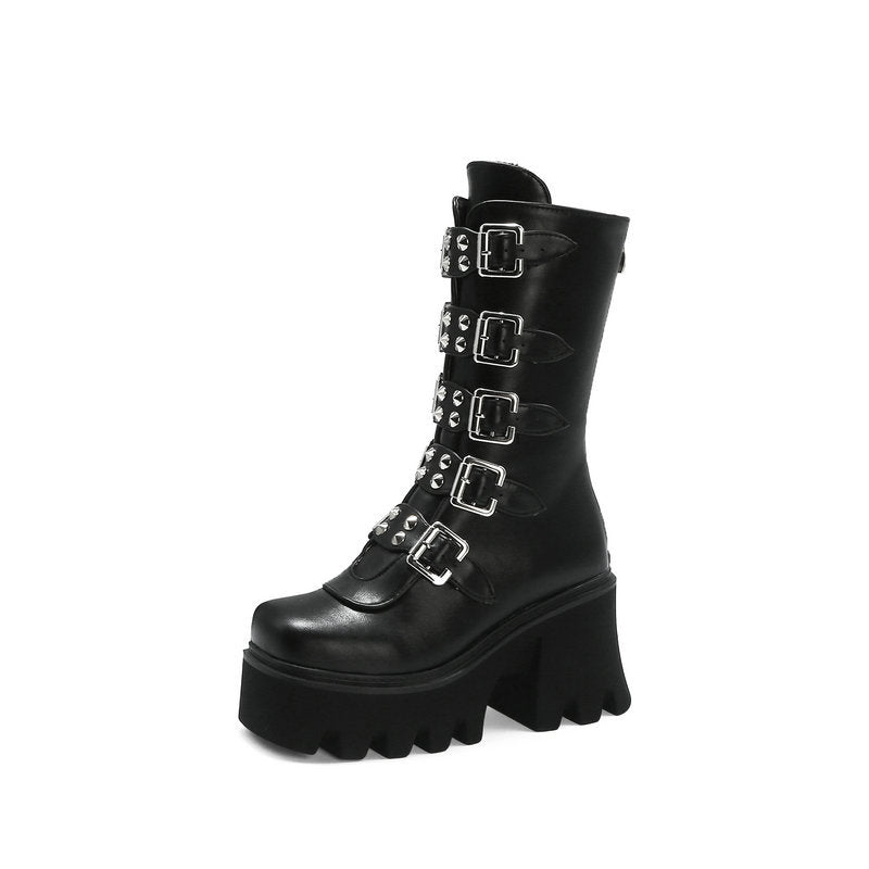 Damen Schaftstiefel mit Plateau, Mehrfachschnallen, Spikes und robuster Lugsohle Shop Nory