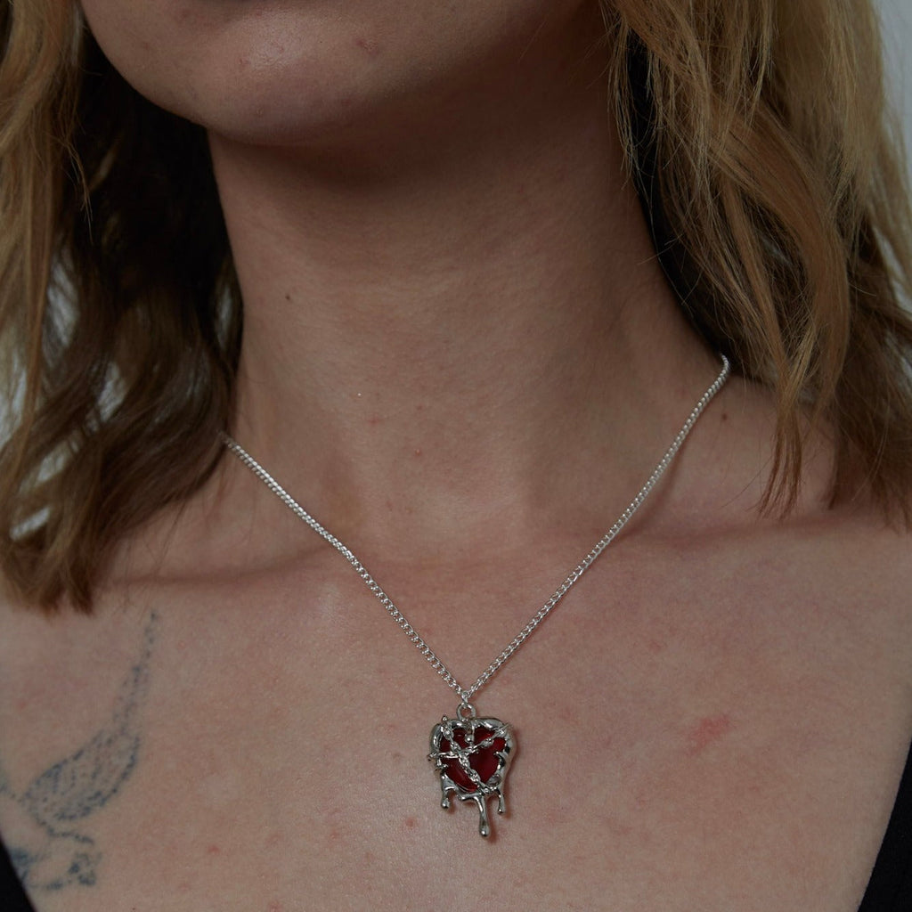 Silber Rote Harz Schmelzendes Herz Charm Halskette | Shop Nory