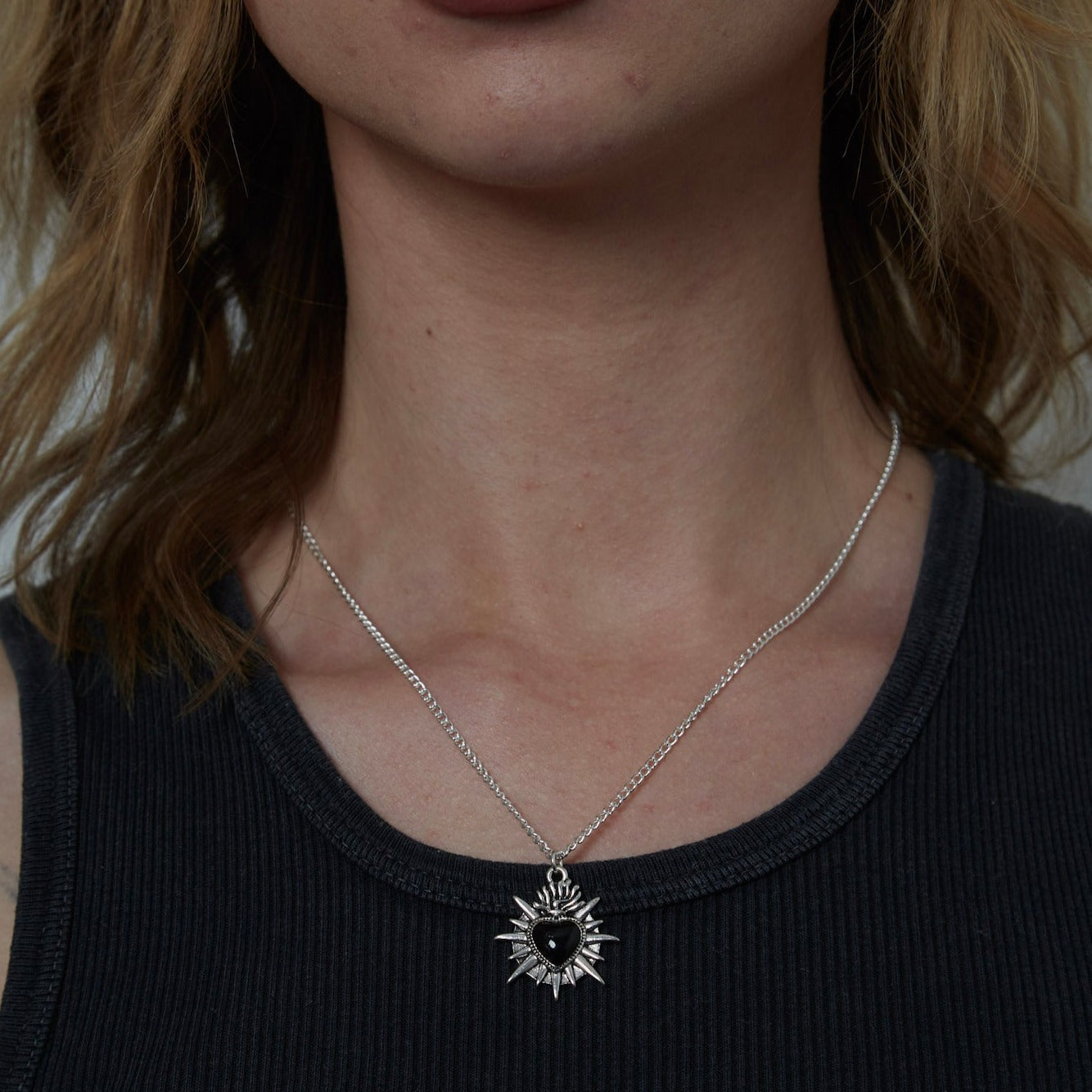 Silber Heiliges Flammendes Schwarzes Herz Anhänger Halskette | Shop Nory