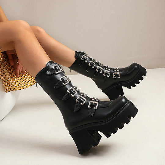 Damen Schaftstiefel mit Plateau, Mehrfachschnallen, Spikes und robuster Lugsohle Shop Nory