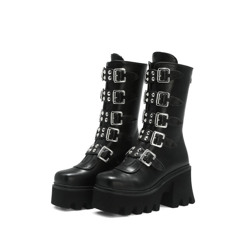 Damen Schaftstiefel mit Plateau, Mehrfachschnallen, Spikes und robuster Lugsohle Shop Nory