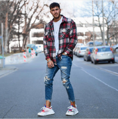 Herren modische Slim Fit Jeans mit angesagten Rissen und Verjüngung