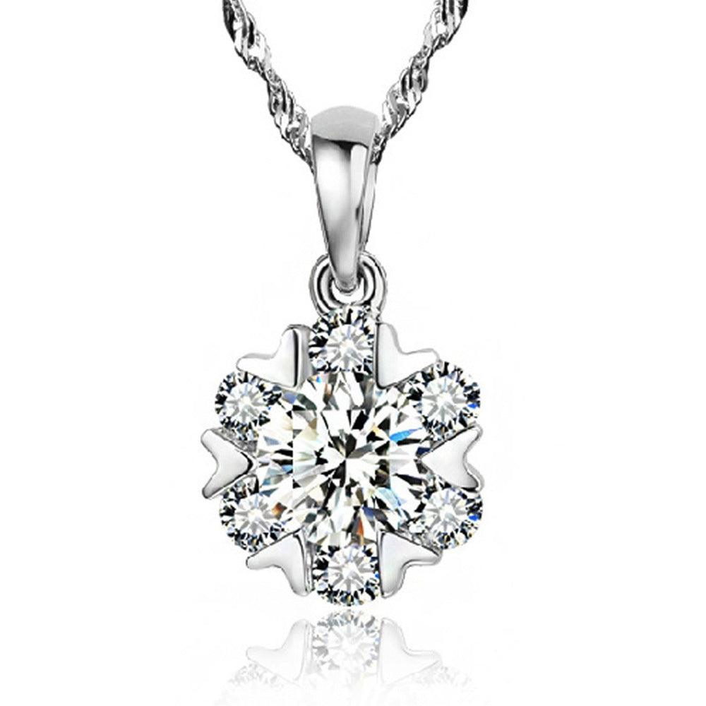 Damen-Halskette mit blühendem Schneeflockenanhänger und funkelnden Zirkonia Shop Nory