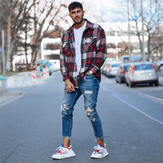Herren modische Slim Fit Jeans mit angesagten Rissen und Verjüngung