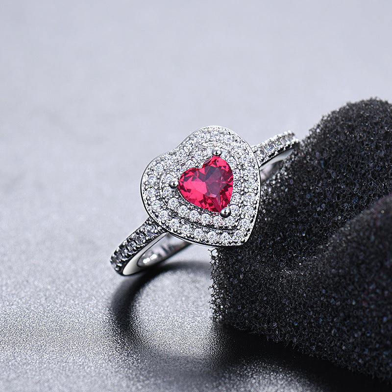 Damen Ring mit herzförmigem Rubin und funkelndem Zirkonia-Besatz Shop Nory