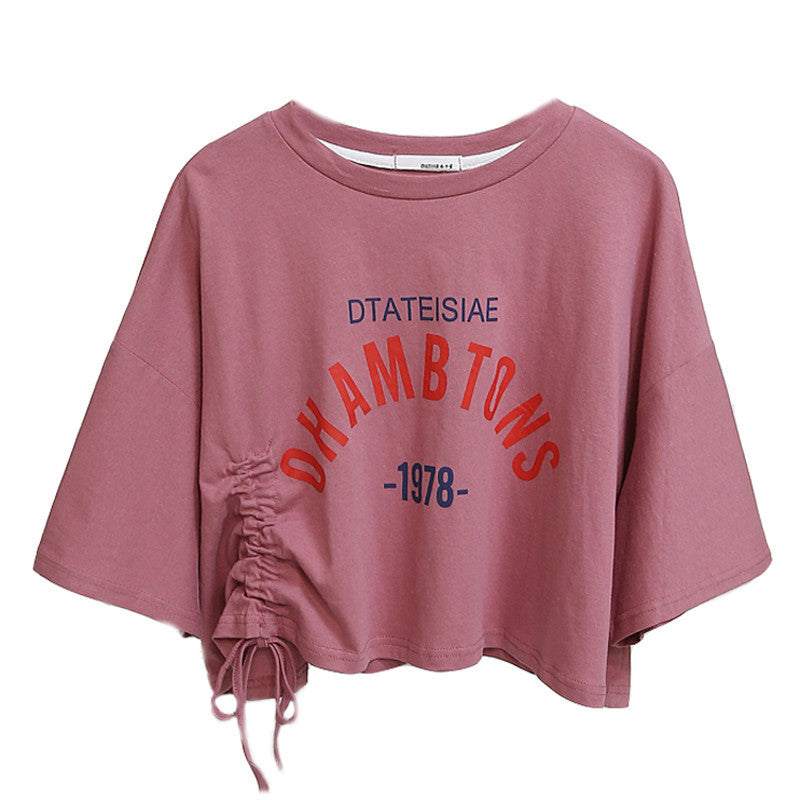 Damen cropped T-Shirt mit lässigem Kordelzug und kreativem Schriftzug