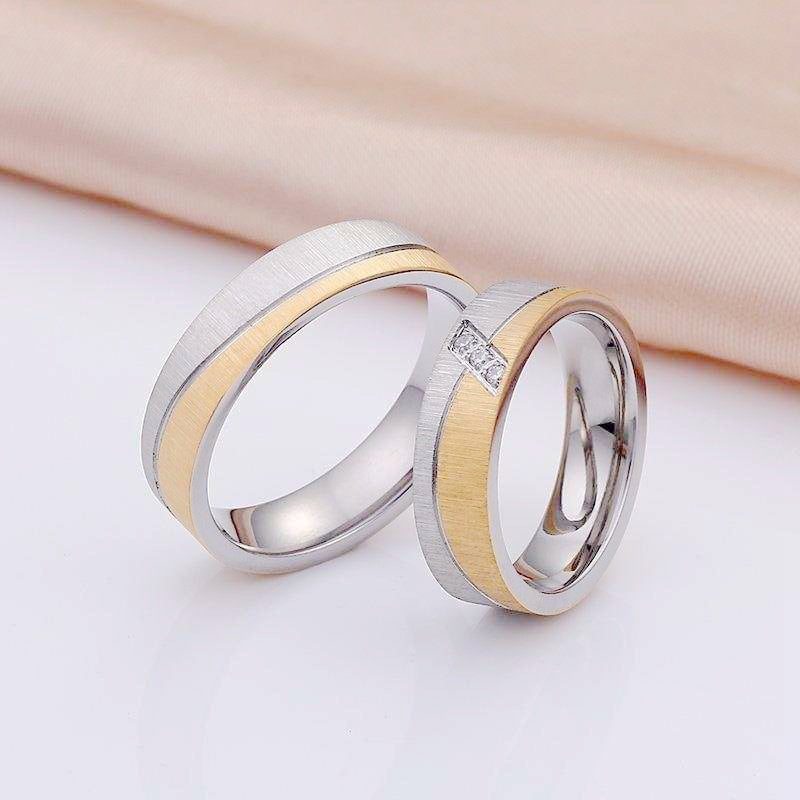 Herren Ring mit hochwertiger, eleganter Edelstahloberfläche und edlem Goldakzent Shop Nory