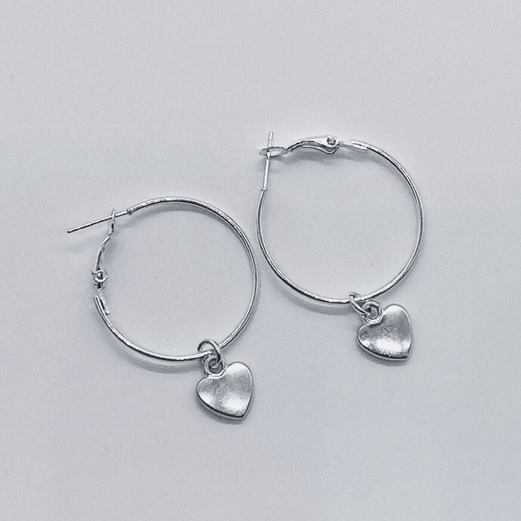 Silberne Creolen mit Anhänger | Shop Nory