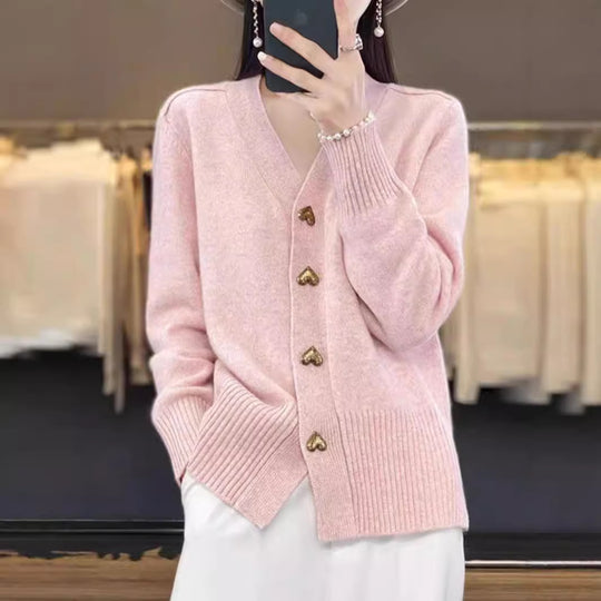 Damen-Strickjacke mit V-Ausschnitt und Herzknöpfen