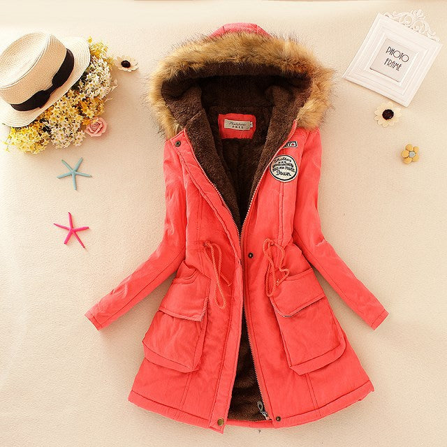 Damen taillierter Kapuzenparka mit Teddyfutter und Kunstfellbesatz Shop Nory