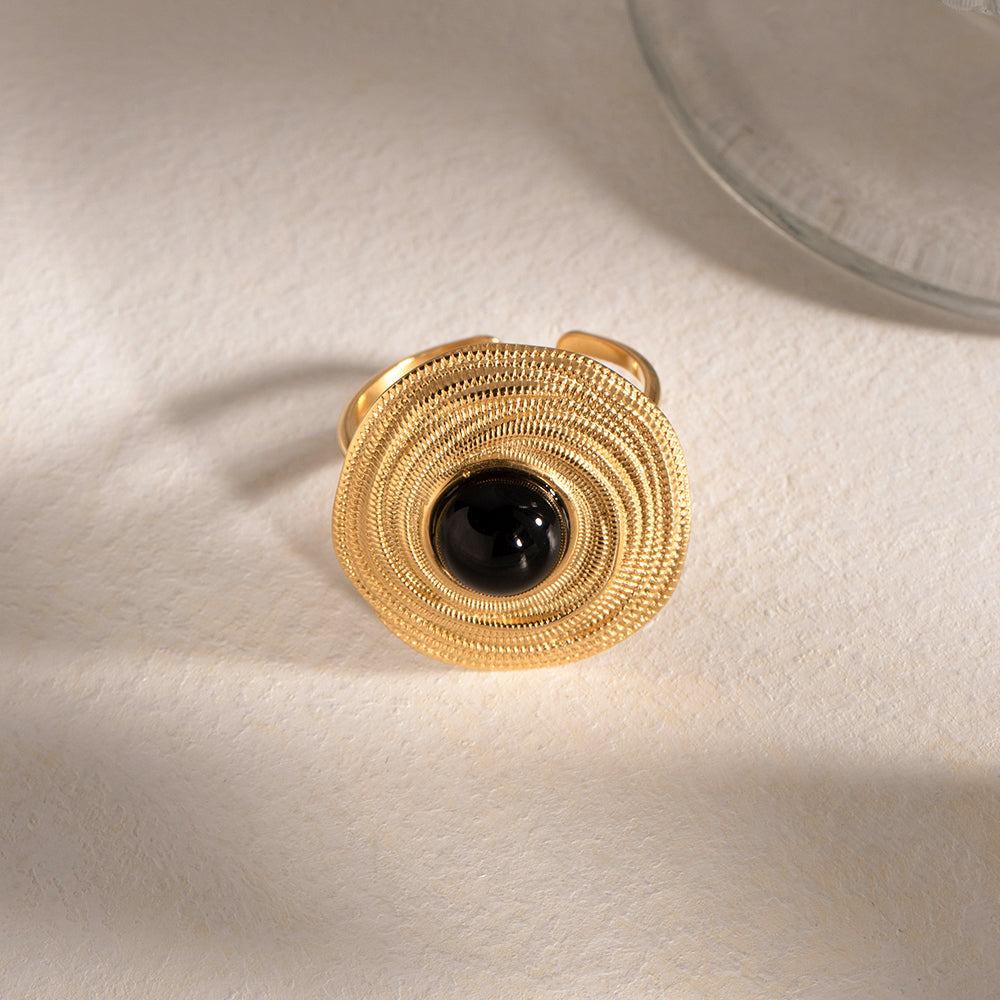 Ring geometrisch mit schwarzer Kugel in Edelstahl - 18k vergoldet | Shop Nory