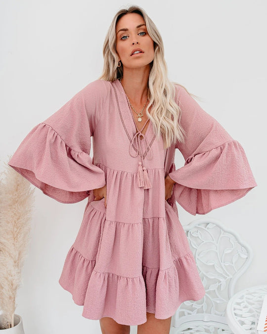 Damen Gestuftes Volantkleid mit V‑Ausschnitt, Quastenband und Glockenärmeln Shop Nory