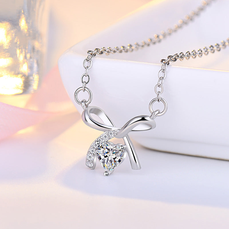 Damen Halskette mit herzförmigem Anhänger und funkelndem Zierband Shop Nory