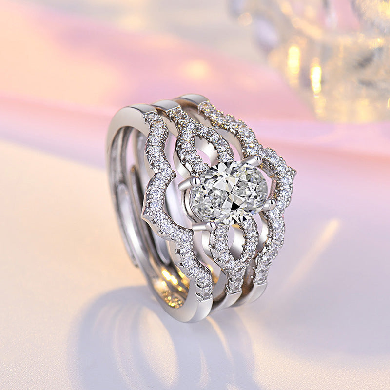 Damen Verlobungsring mit luxuriösem ovalen Diamanten und funkelndem Zirkonia-Besatz Shop Nory