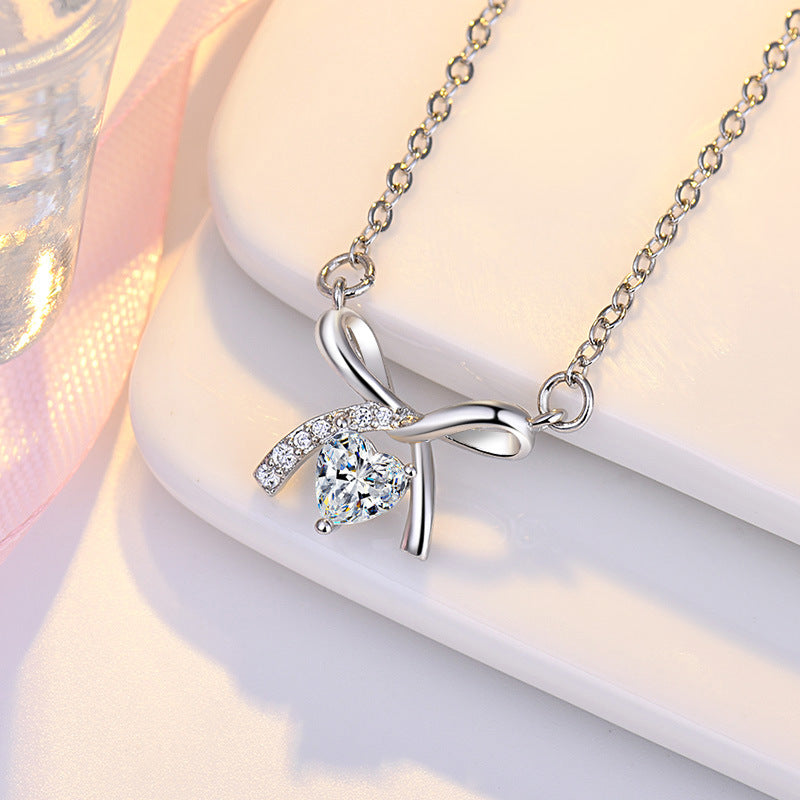Damen Halskette mit herzförmigem Anhänger und funkelndem Zierband Shop Nory