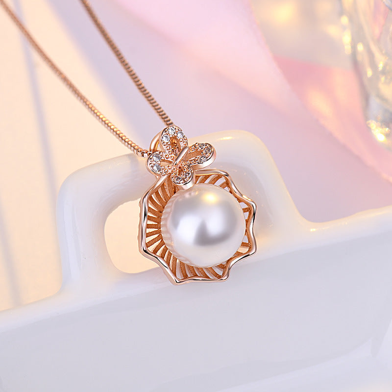 Damen Halskette mit perlbesetztem, floralem Anhänger Shop Nory