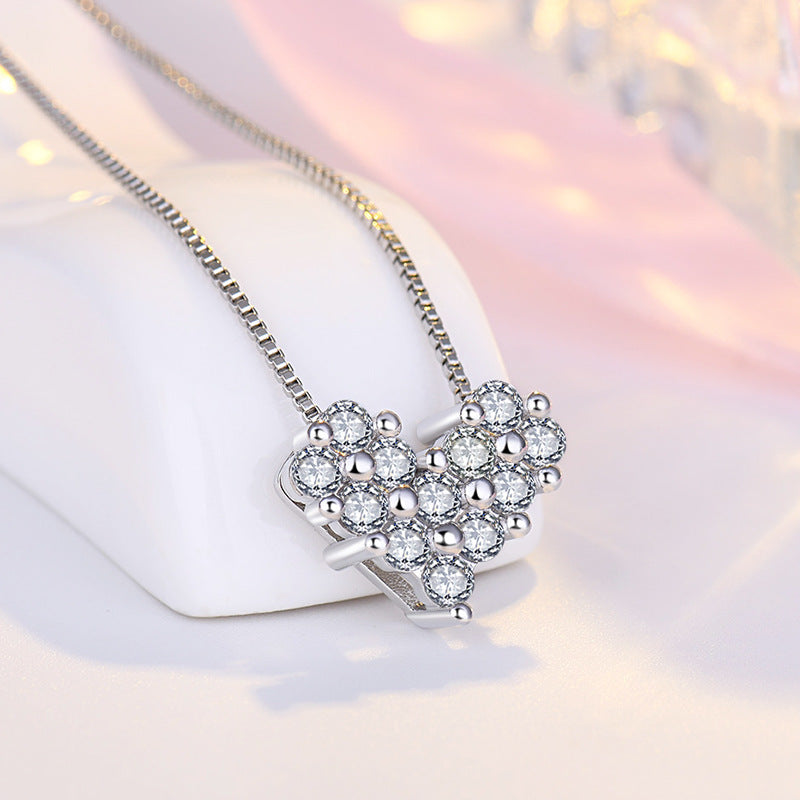 Damen Halskette mit Herz-Charm aus funkelnden Zirkonia-Steinen Shop Nory